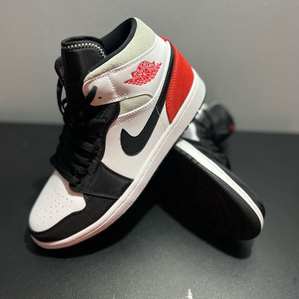 Air Jordan 1 Mid
